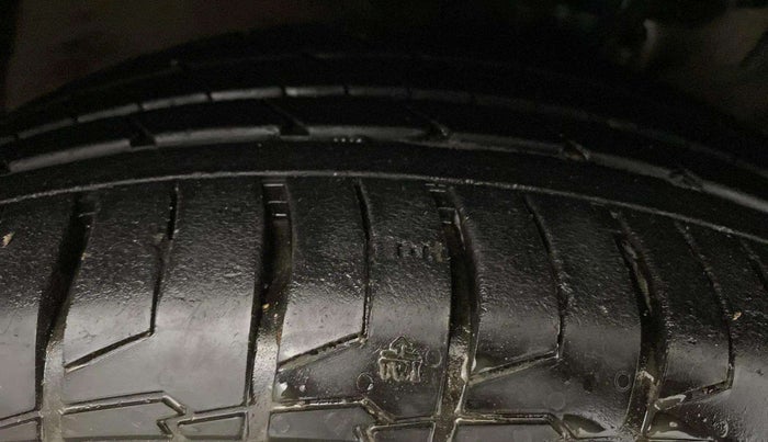 2016 Hyundai Creta SX PLUS AT 1.6 PETROL, Petrol, Automatic, 82,798 km, Right Front Tyre Tread
