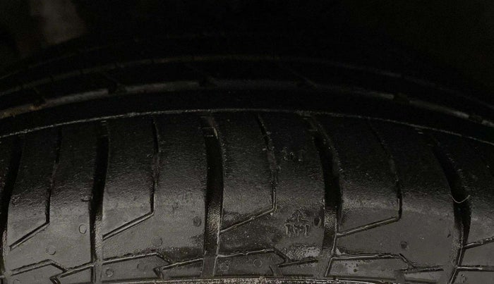 2016 Hyundai Creta SX PLUS AT 1.6 PETROL, Petrol, Automatic, 82,798 km, Left Front Tyre Tread