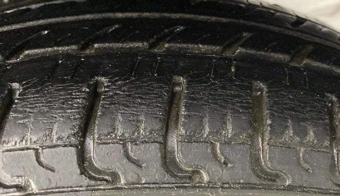 2014 Maruti Wagon R 1.0 VXI, Petrol, Manual, 40,060 km, Left Rear Tyre Tread