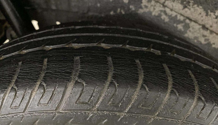 2014 Maruti Wagon R 1.0 VXI, Petrol, Manual, 40,060 km, Right Rear Tyre Tread