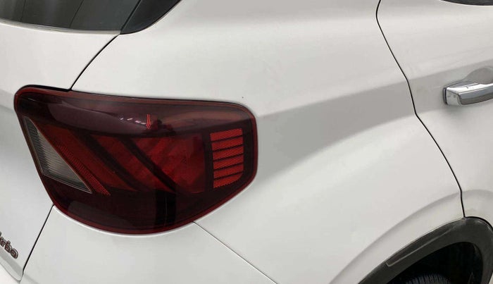 2020 Hyundai VENUE SX PLUS 1.0 TURBO DCT, Petrol, Automatic, 59,420 km, Right quarter panel - Minor scratches