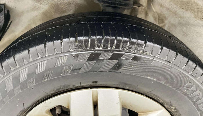 2017 Maruti Alto 800 LXI, CNG, Manual, 68,368 km, Left Front Tyre Tread