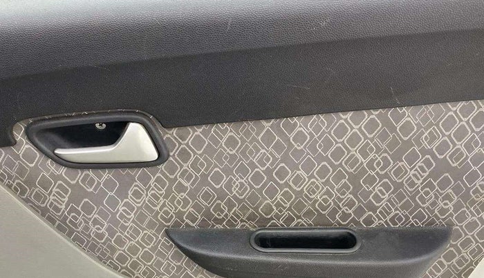 2017 Maruti Alto 800 LXI, CNG, Manual, 68,368 km, Driver Side Door Panels Control