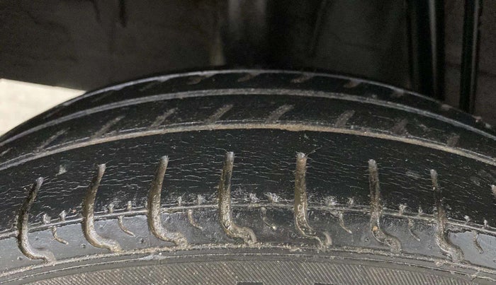 2019 Renault Kwid RXT 1.0 AMT (O), Petrol, Automatic, 34,339 km, Right Rear Tyre Tread
