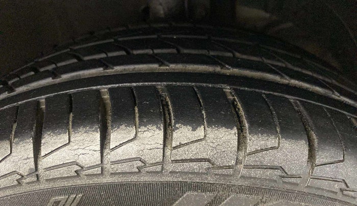 2016 Maruti Baleno ZETA PETROL 1.2, CNG, Manual, 53,869 km, Right Front Tyre Tread