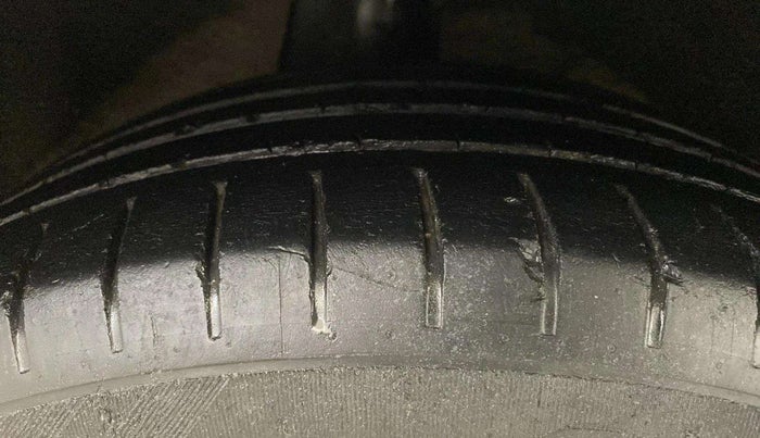 2016 Maruti Baleno ZETA PETROL 1.2, CNG, Manual, 53,869 km, Right Rear Tyre Tread
