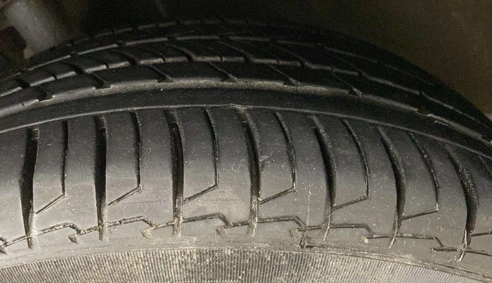 2016 Maruti Baleno ZETA PETROL 1.2, CNG, Manual, 53,869 km, Left Front Tyre Tread