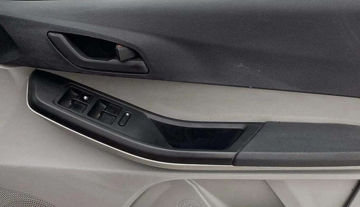 2021 Tata Tiago XT PETROL, Petrol, Manual, 60,072 km, Driver Side Door Panels Control