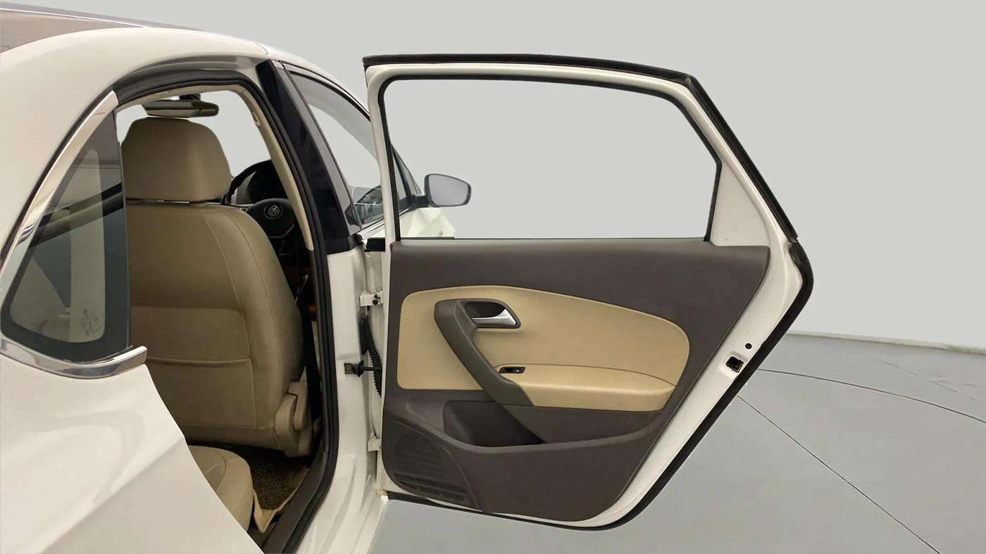 2017 Volkswagen Vento HIGHLINE PETROL AT, Petrol, Automatic, 84,496 km, RHS Rear Door