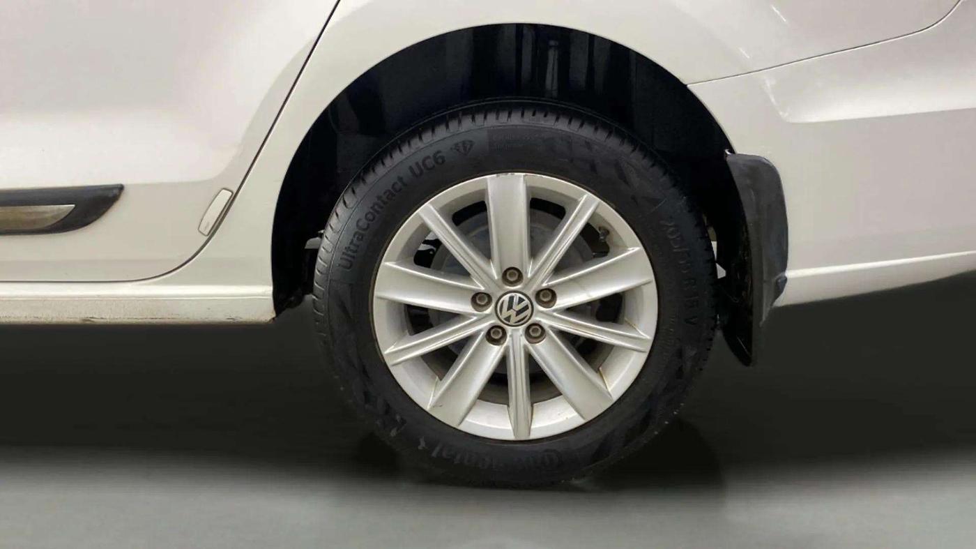 2017 Volkswagen Vento HIGHLINE PETROL AT, Petrol, Automatic, 84,496 km, Left Rear Wheel