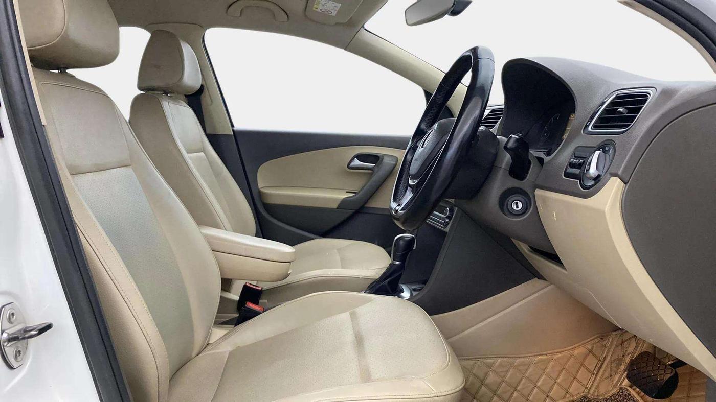2017 Volkswagen Vento HIGHLINE PETROL AT, Petrol, Automatic, 84,496 km, Right Side Front Door Cabin