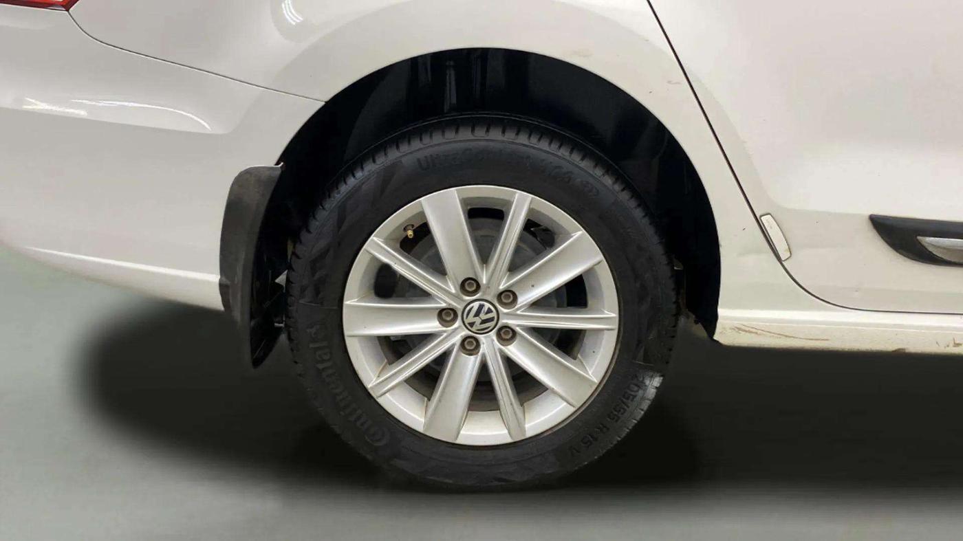 2017 Volkswagen Vento HIGHLINE PETROL AT, Petrol, Automatic, 84,496 km, Right Rear Wheel