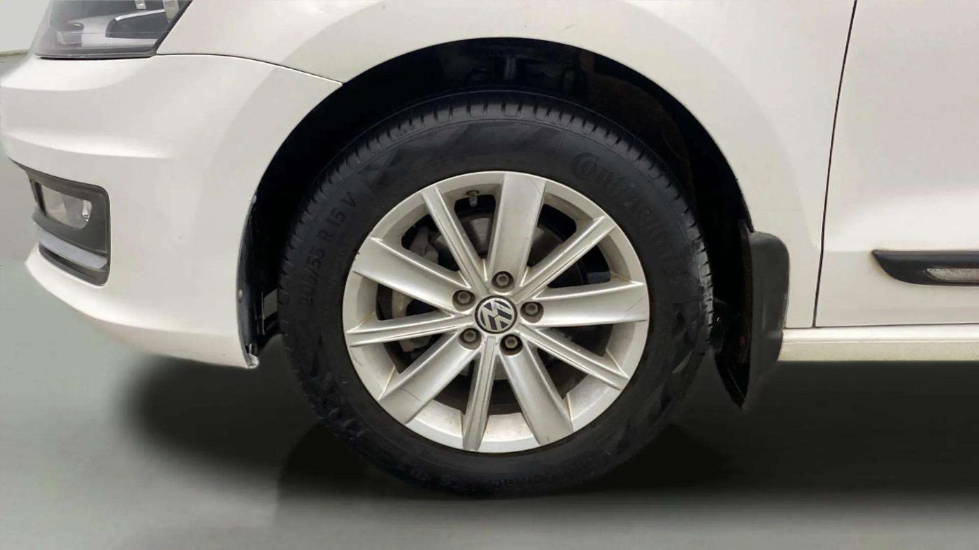 2017 Volkswagen Vento HIGHLINE PETROL AT, Petrol, Automatic, 84,496 km, Left Front Wheel