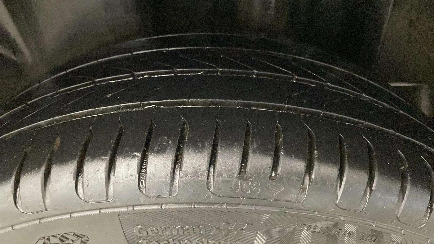 2017 Volkswagen Vento HIGHLINE PETROL AT, Petrol, Automatic, 84,496 km, Left Rear Tyre Tread
