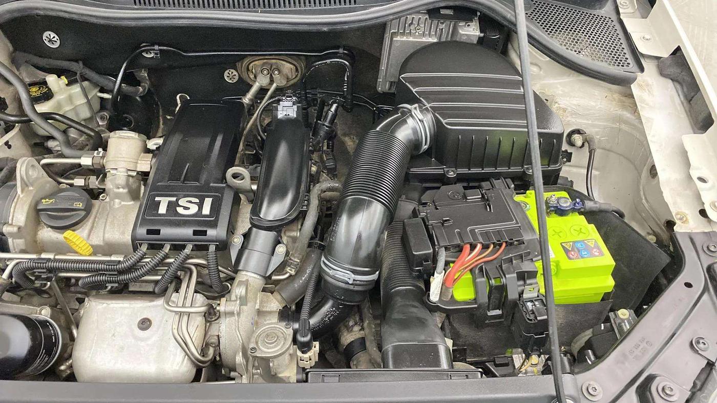 2017 Volkswagen Vento HIGHLINE PETROL AT, Petrol, Automatic, 84,496 km, Engine View - Left