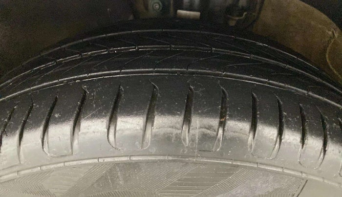 2017 Volkswagen Vento HIGHLINE PETROL AT, Petrol, Automatic, 84,445 km, Left Front Tyre Tread