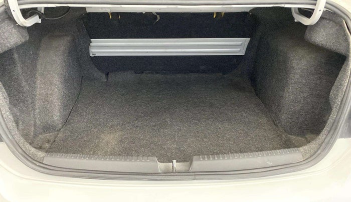 2017 Volkswagen Vento HIGHLINE PETROL AT, Petrol, Automatic, 84,445 km, Boot Inside