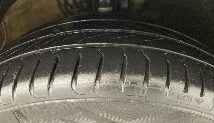 2017 Volkswagen Vento HIGHLINE PETROL AT, Petrol, Automatic, 84,445 km, Right Front Tyre Tread