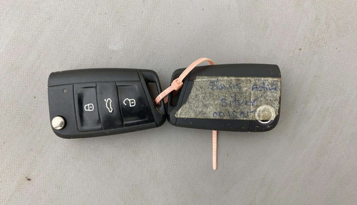 2022 Skoda SLAVIA ACTIVE 1.0L TSI MT, Petrol, Manual, 66,758 km, Key Close Up