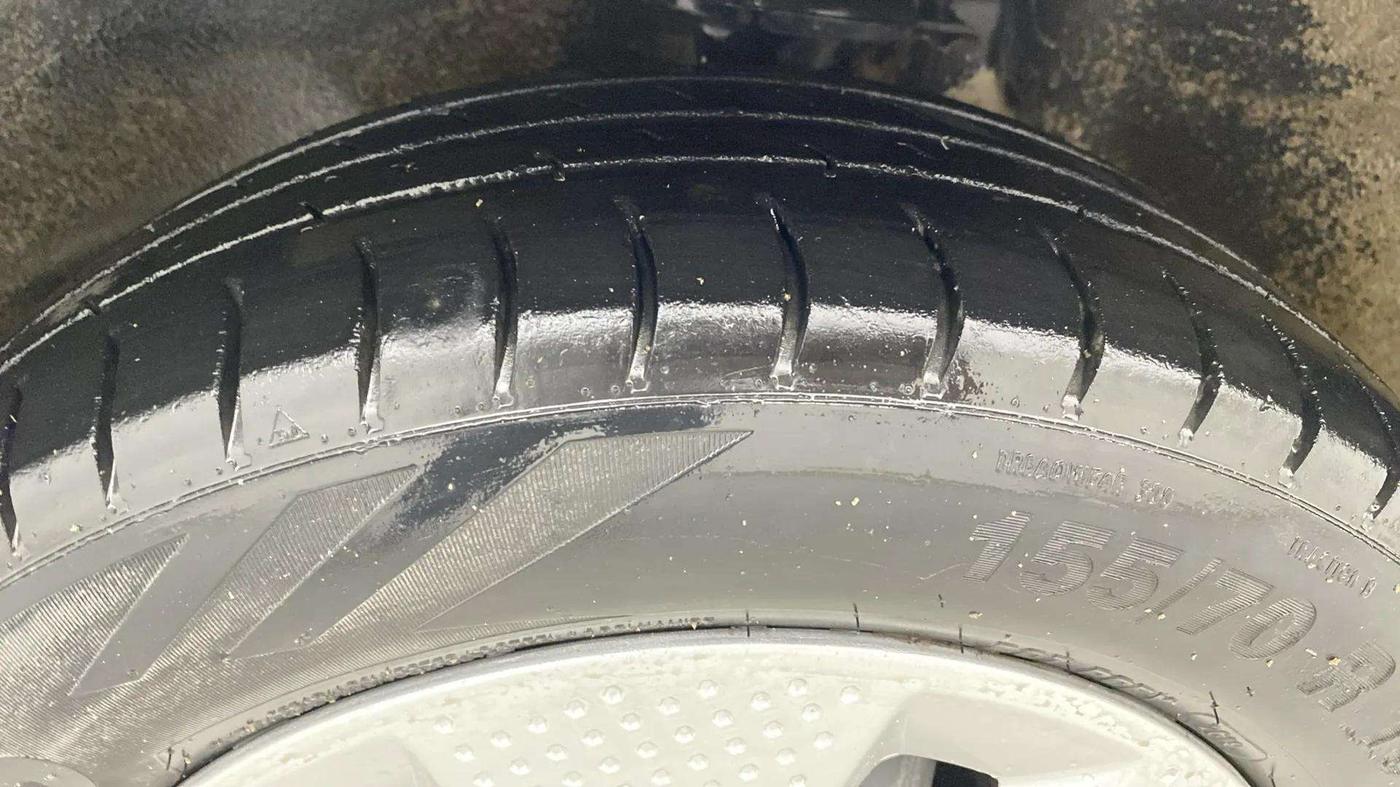 2014 Maruti Alto K10 VXI, CNG, Manual, 75,423 km, Left Front Tyre Tread