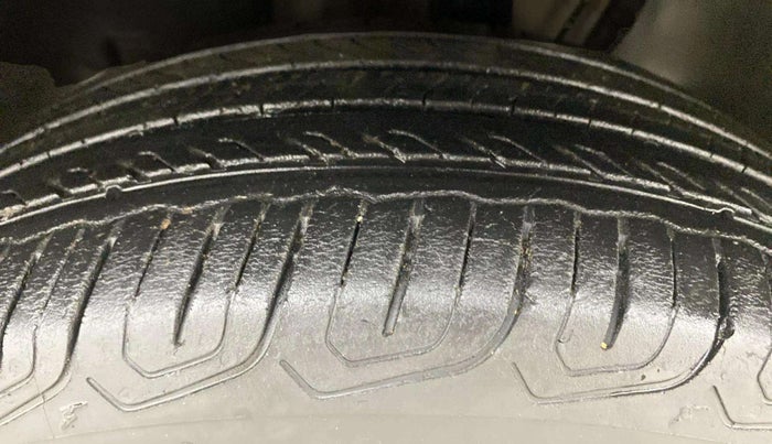 2022 Volkswagen TAIGUN HIGHLINE 1.0 TSI AT, Petrol, Automatic, 30,490 km, Left Front Tyre Tread
