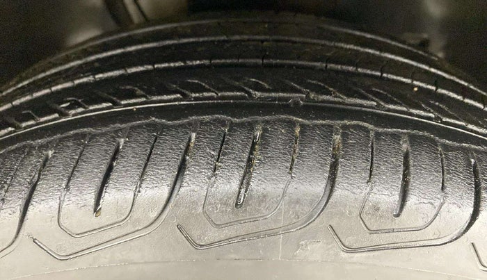 2022 Volkswagen TAIGUN HIGHLINE 1.0 TSI AT, Petrol, Automatic, 30,490 km, Right Front Tyre Tread