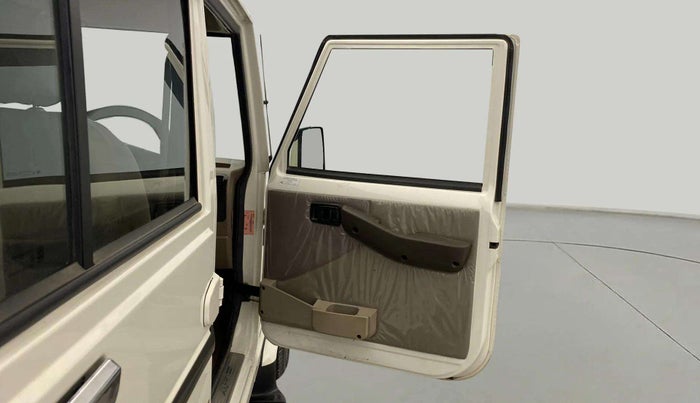 2020 Mahindra Bolero B6 (O), Diesel, Manual, 28,208 km, RHS Front Door