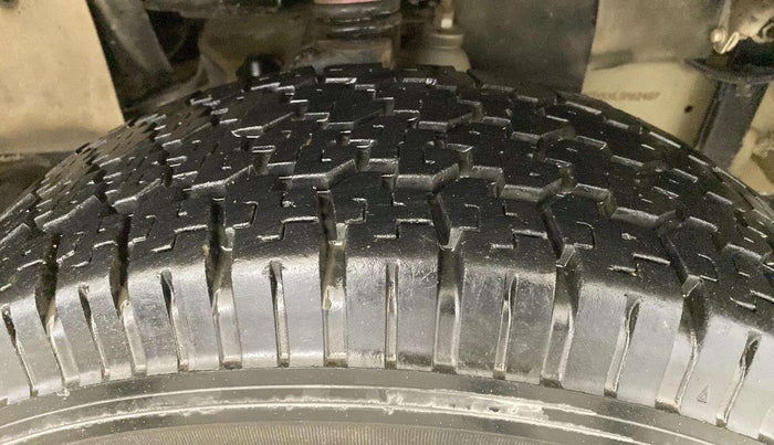 2020 Mahindra Bolero B6 (O), Diesel, Manual, 28,208 km, Right Front Tyre Tread