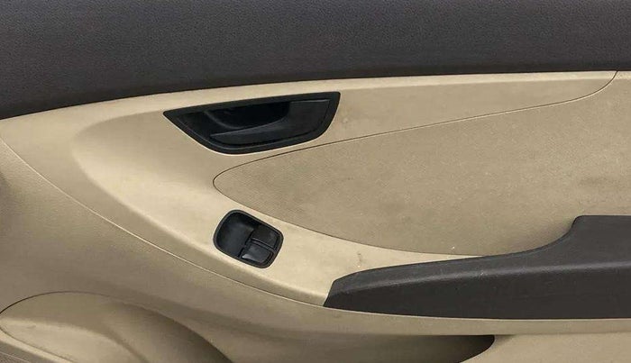 2017 Hyundai Eon MAGNA +, Petrol, Manual, 35,324 km, Driver Side Door Panels Control