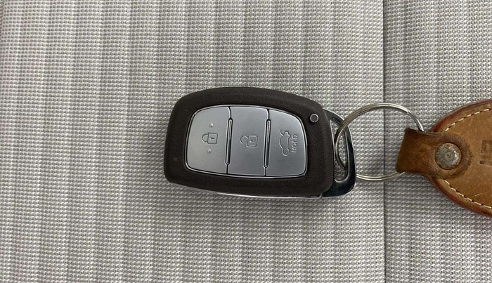 2024 Hyundai AURA SX 1.2, Petrol, Manual, 10,003 km, Key Close Up