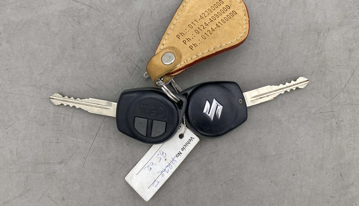 2021 Maruti Vitara Brezza LXI, Petrol, Manual, 60,165 km, Key Close Up