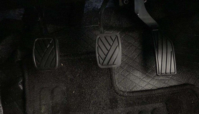 2021 Maruti Vitara Brezza LXI, Petrol, Manual, 60,165 km, Pedals