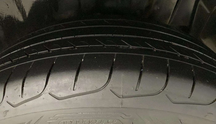 2021 Maruti Vitara Brezza LXI, Petrol, Manual, 60,165 km, Left Front Tyre Tread