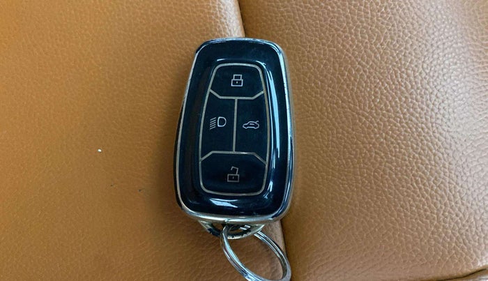 2021 Tata Harrier XZ PLUS 2.0L DUAL TONE, Diesel, Manual, 67,235 km, Key Close Up