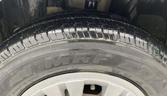 2016 Datsun Redi Go S, Petrol, Manual, 73,620 km, Left Front Tyre Tread