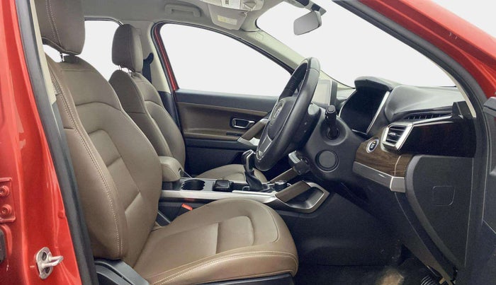 2020 Tata Harrier XZA 2.0L, Diesel, Automatic, 37,699 km, Right Side Front Door Cabin
