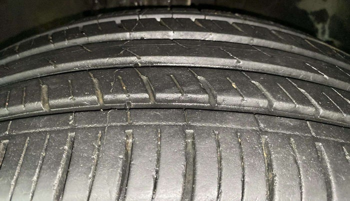 2020 Tata Harrier XZA 2.0L, Diesel, Automatic, 37,699 km, Right Front Tyre Tread
