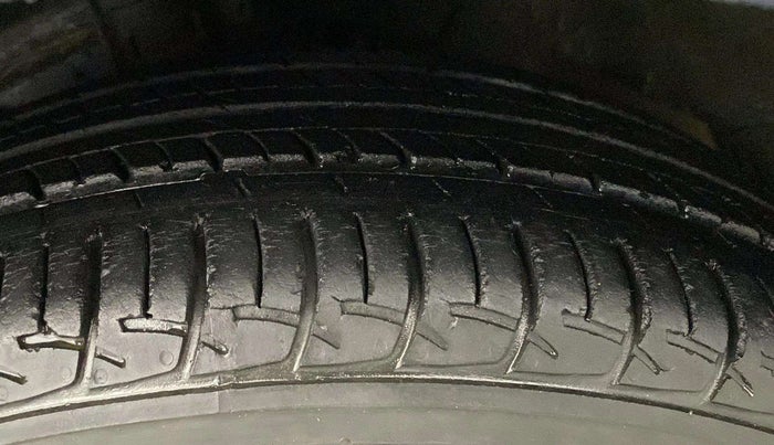 2019 Maruti Ciaz SIGMA 1.5 SHVS MT  PETROL, Petrol, Manual, 21,737 km, Left Front Tyre Tread