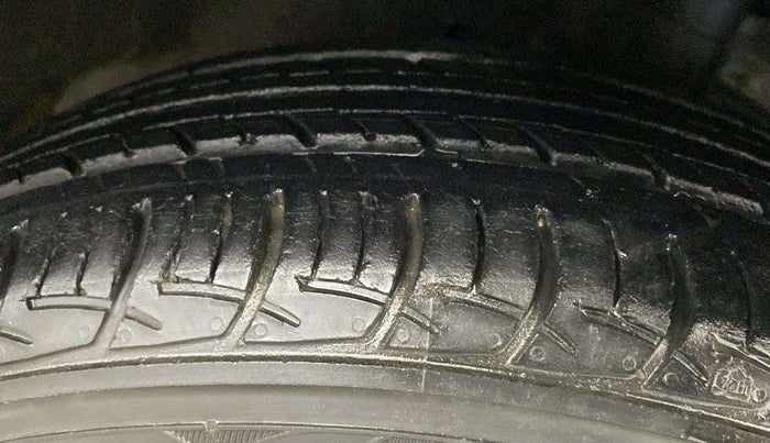 2019 Maruti Ciaz SIGMA 1.5 SHVS MT  PETROL, Petrol, Manual, 21,737 km, Right Front Tyre Tread