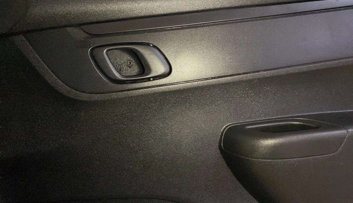 2024 Renault Kwid RXL 1.0 (O), Petrol, Manual, 3,528 km, Driver Side Door Panels Control