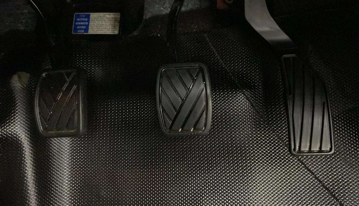 2020 Maruti Vitara Brezza VXI, Petrol, Manual, 73,828 km, Pedals