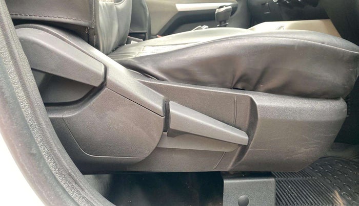 2022 Nissan MAGNITE XV MT, Petrol, Manual, 8,003 km, Driver Side Adjustment Panel