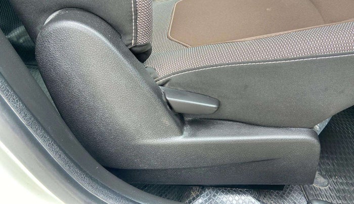 2020 Renault Duster RXS 1.5 PETROL MT, Petrol, Manual, 12,399 km, Driver Side Adjustment Panel
