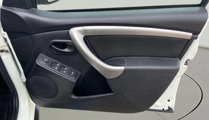 2020 Renault Duster RXS 1.5 PETROL MT, Petrol, Manual, 12,399 km, Driver Side Door Panels Control