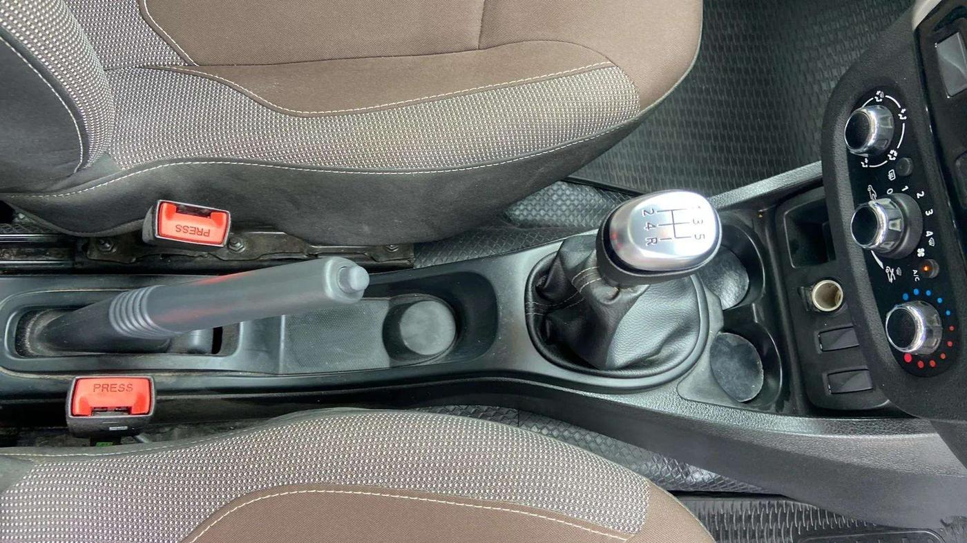 2020 Renault Duster RXS 1.5 PETROL MT, Petrol, Manual, 12,434 km, Gear Lever