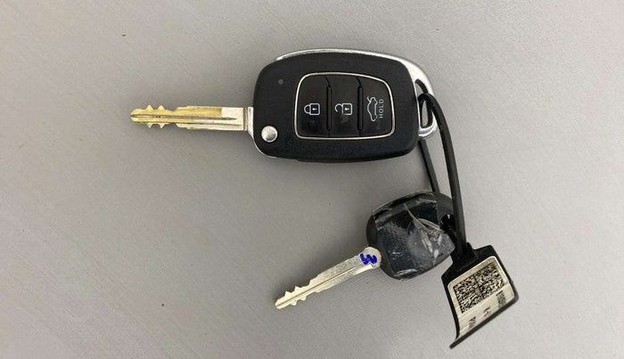 2020 Hyundai AURA S 1.2 AMT, Petrol, Automatic, 47,440 km, Key Close Up