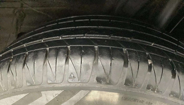 2022 KIA SONET HTK PLUS 1.5, Diesel, Manual, 32,924 km, Left Rear Tyre Tread