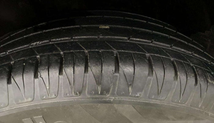 2022 KIA SONET HTK PLUS 1.5, Diesel, Manual, 32,924 km, Left Front Tyre Tread