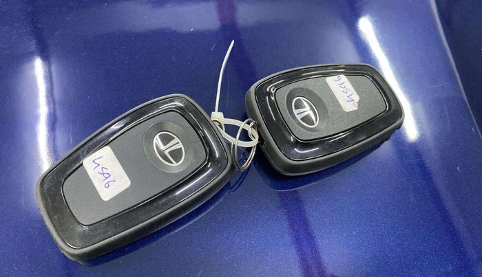 2024 Tata ALTROZ XZ Plus (S) Lux CNG , CNG, Manual, 16,858 km, Key Close Up