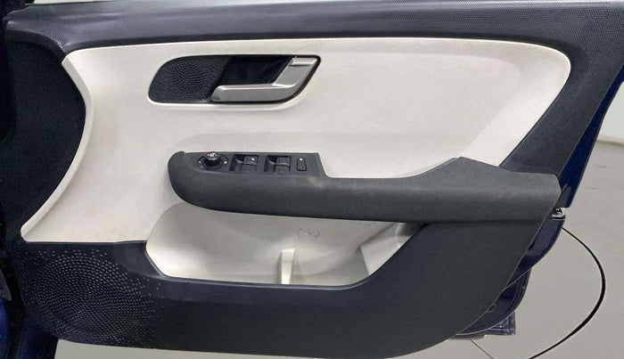 2024 Tata ALTROZ XZ Plus (S) Lux CNG , CNG, Manual, 16,858 km, Driver Side Door Panels Control